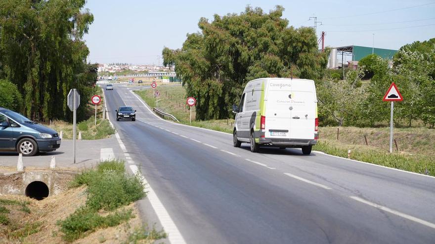 La Diputación ampliará la superficie de la carretera de la Canaleja en Pozoblanco