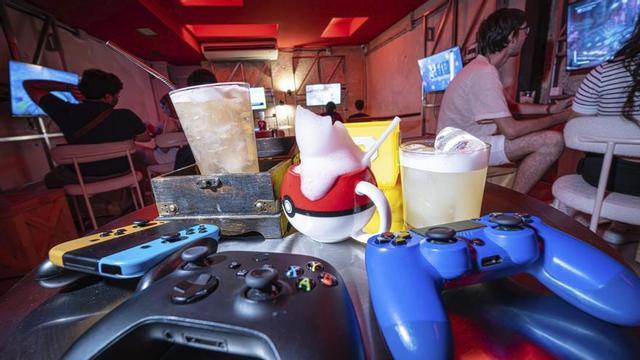 Videojocs i còctels temàtics a Glitch Gaming Lounge. | MANU MITRU