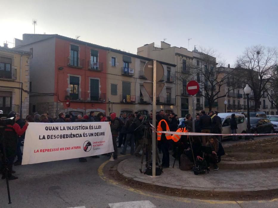 Concentració de protesta per les detencions dels alcaldes de Verges i Celrà