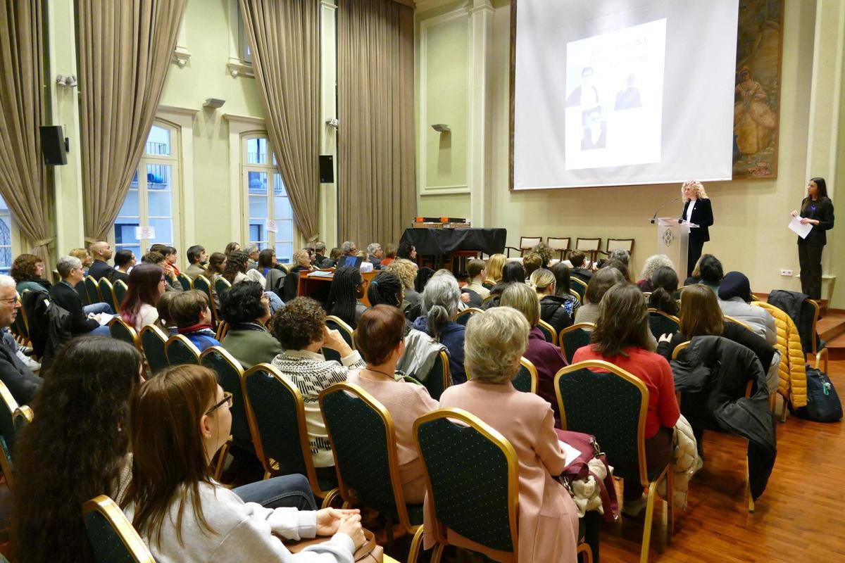 EN IMATGES | Figueres celebra el Dia de la Dona amb els Premis Maria Rosa Ymbert, la lectura del manifest i una taula rodona d'escriptores