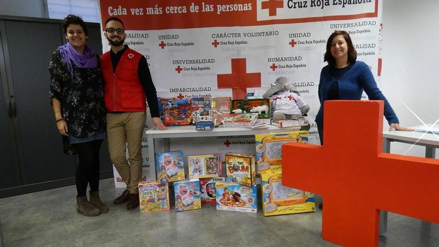 Presentación, ayer, de la campaña de Cruz Roja para esta Navidad.