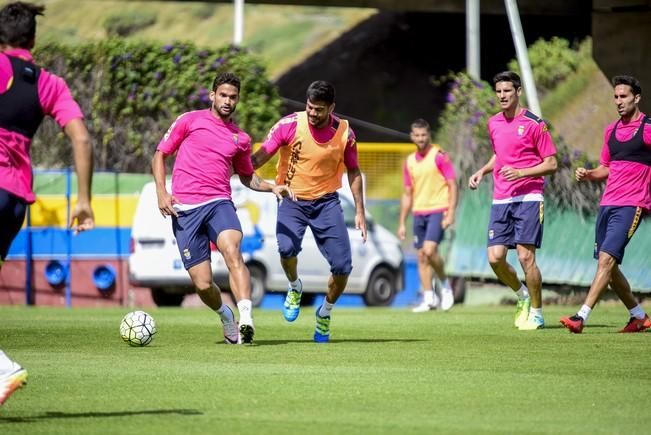 Entrenamiento de la UD LAS PALMAS en Barranco ...