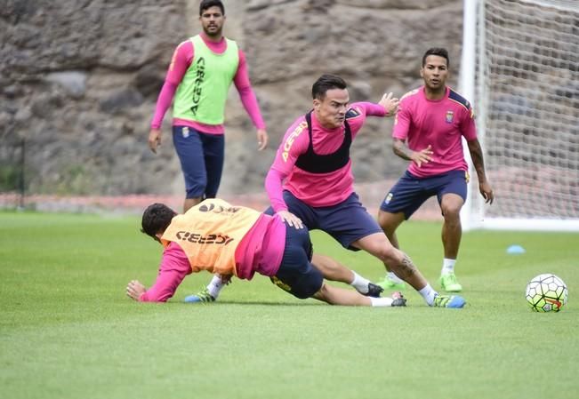 Entrenamiento de la UD Las Palmas en Barranco ...