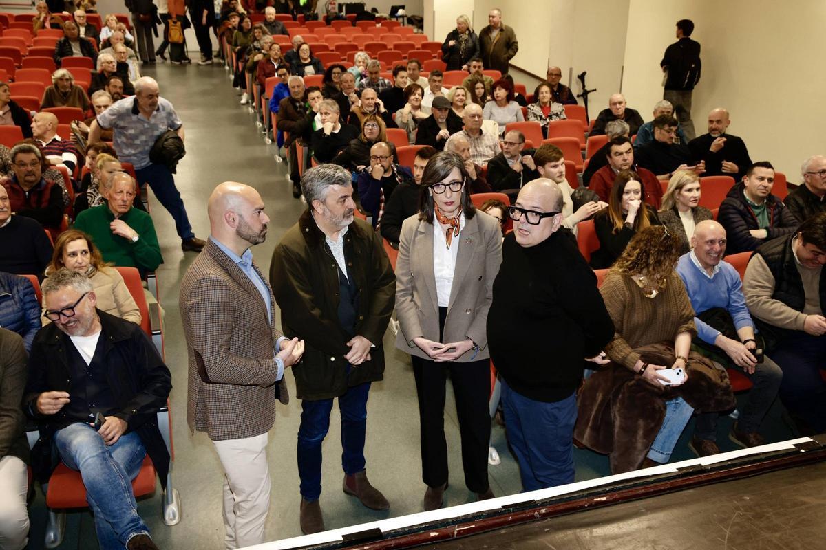 La charla en La Calzada sobre los accesos al Puerto, en imágenes