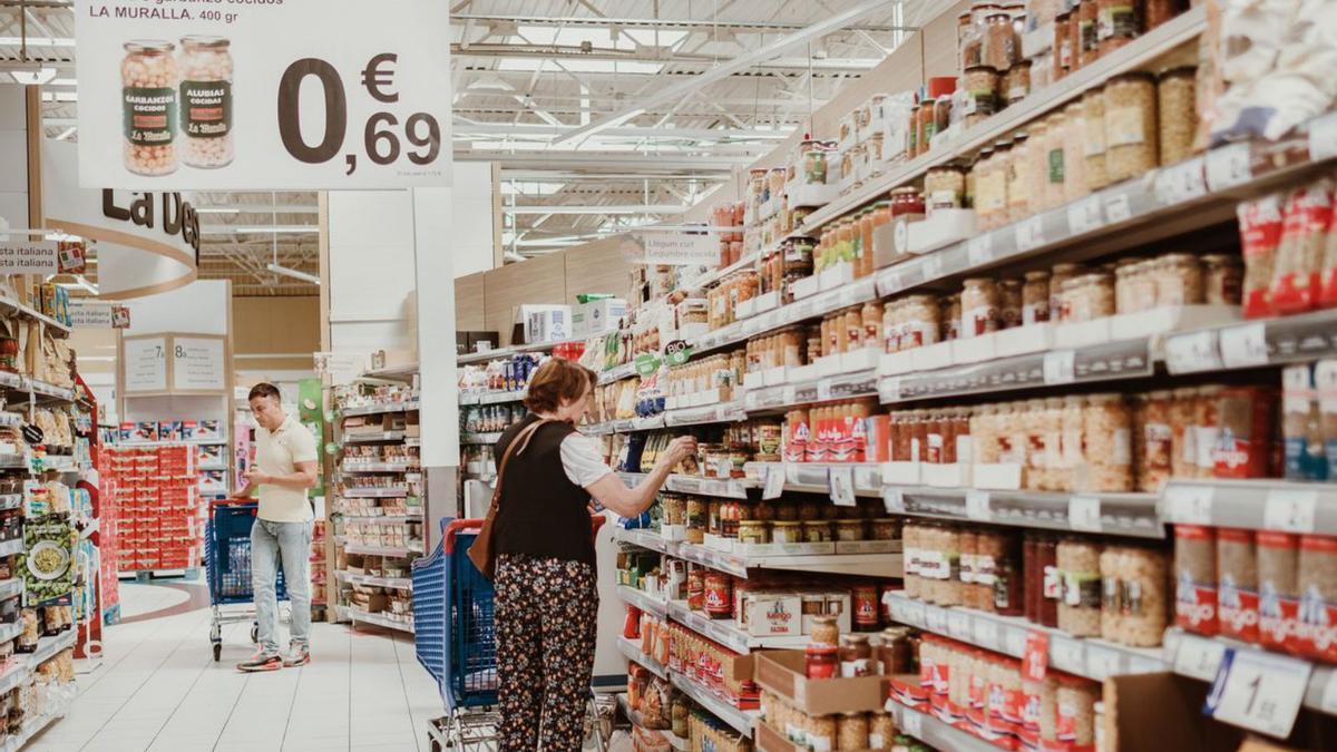 Die Kette Carrefour stellte schon mal einen Warenkorb mit Festpreisen zusammen.  | FOTO: ARZAYUS