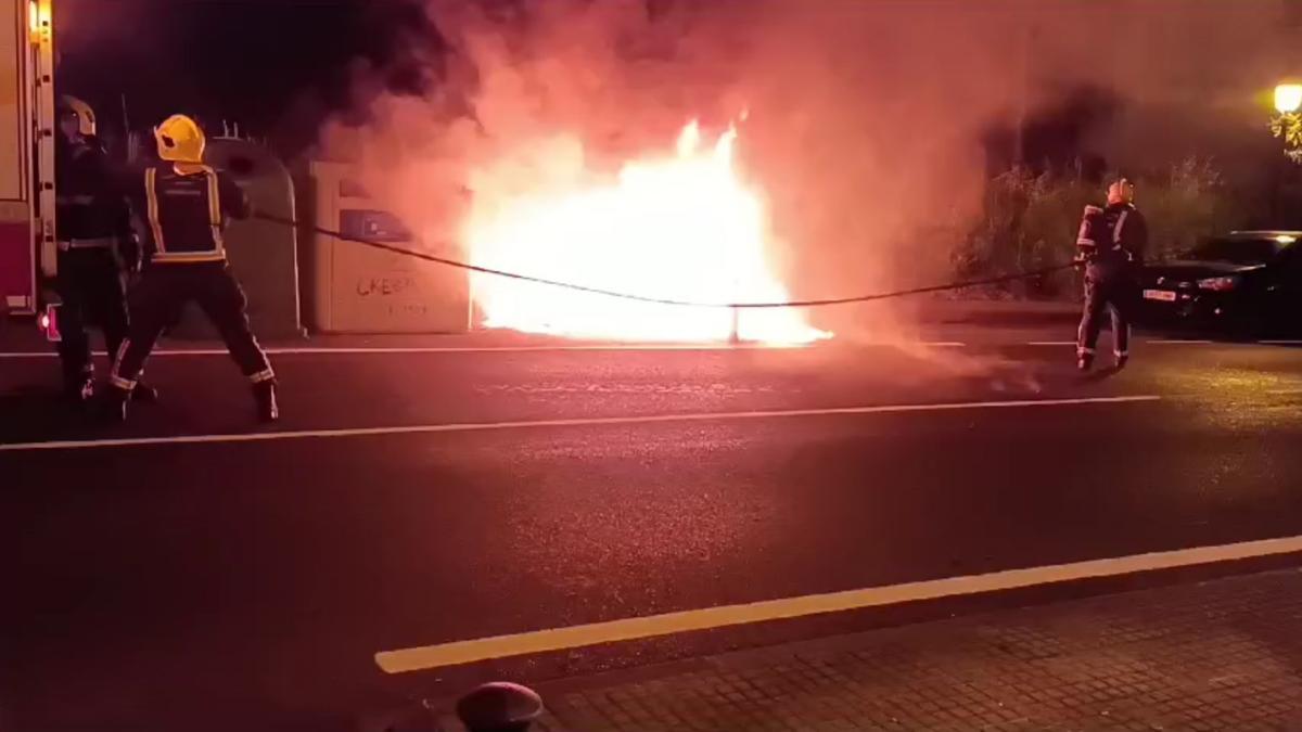 Incendio intencionado de un contenedor en Sigüeiro (Oroso) durante la madrugada del pasado domingo
