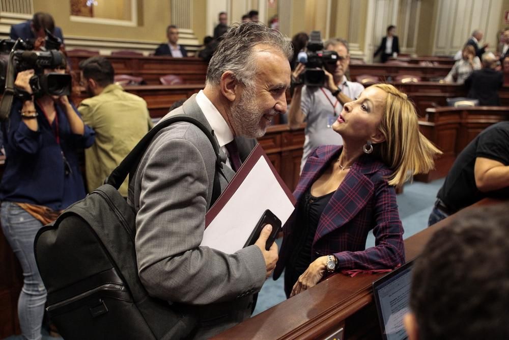 Pleno en el Parlamento de Canarias