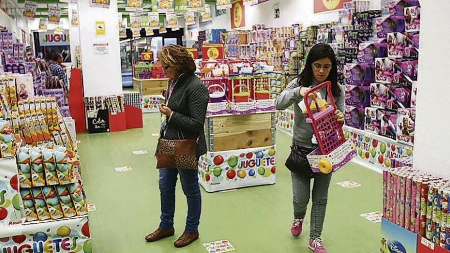 Un almacén de juguetes en Ourense. // Iñaki Osorio