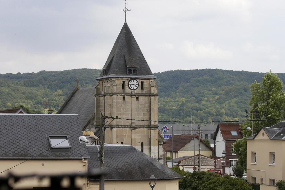 Un cura degollado por yihadistas en Francia