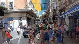 Madrid permite a los coches circular por la calle peatonal de Doña Manolita: "Es un peligro"