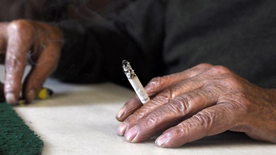 El consum de tabac a l&#039;interior dels establiments públics es va prohibir el 2 de gener del 2011