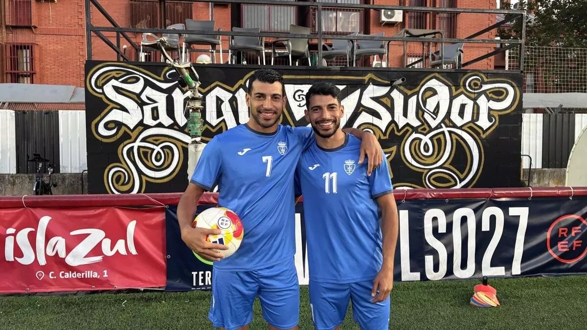 Gemelos, futbolistas, extremos... y los dos en el Carabanchel: la historia de Noman y Adnan Arkine