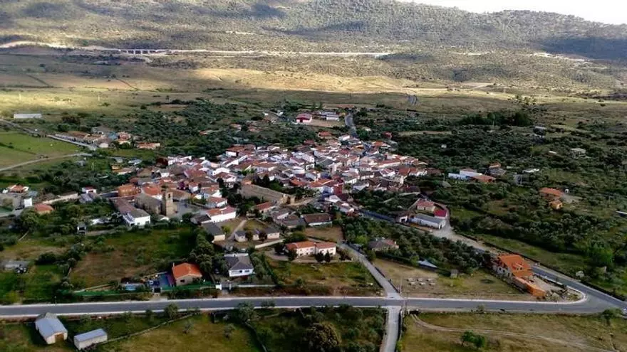 La nueva ordenanza de Oliva de Plasencia restringe el llenado de piscinas para evitar el derroche de agua y cortes en verano