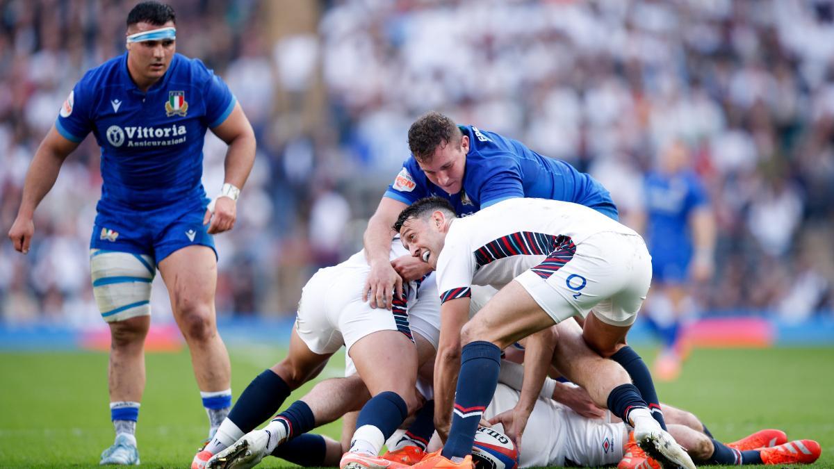 El jugador de Inglaterra Alex Mitchell durante el partido del Seis Naciones jugado por INglaterra e Italia en Londres, Reino Unido.
