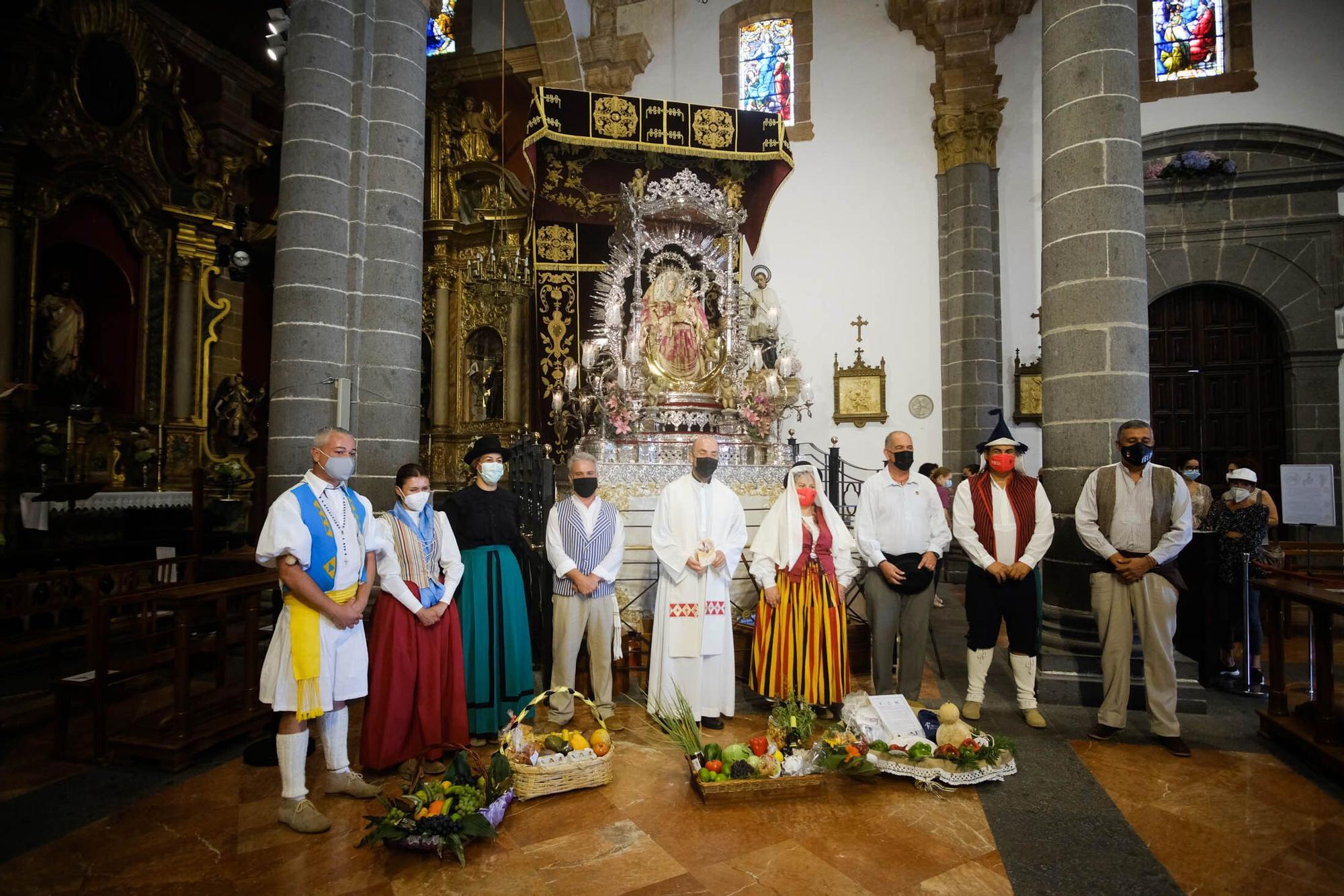 Ofrenda simbólica de los ayuntamientos de Gran Canaria a la Virgen del Pino (07/09/2021)