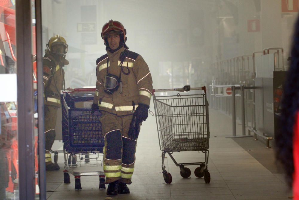 Incendi a la cambra frigorífica d'un supermercat de Girona