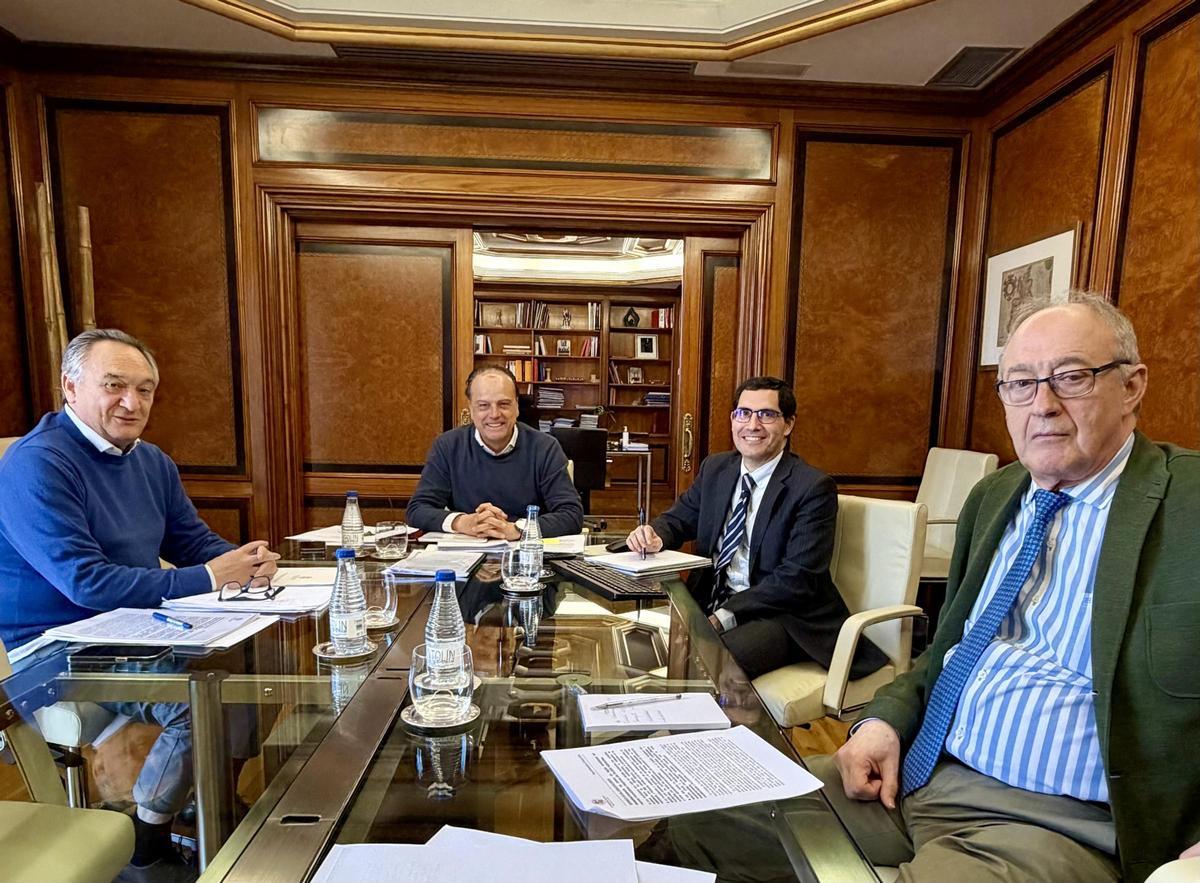 Foto del Pleno del Consejo de Cuentas de Castilla y León antes de la aprobación de la Memoria