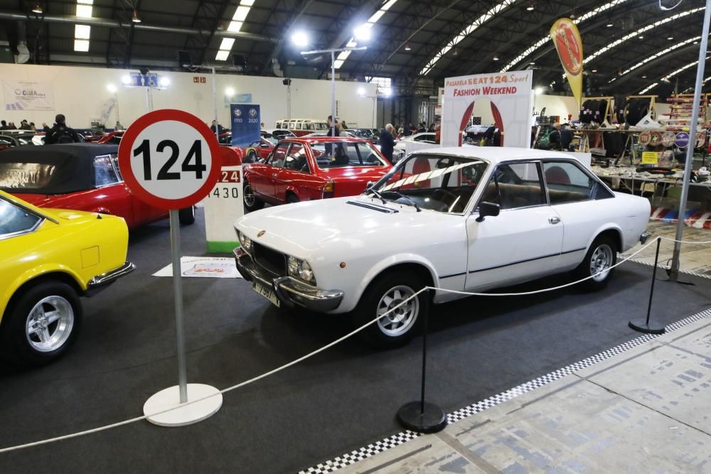 El coche del pasado llega a Vigo. // Alba Villar