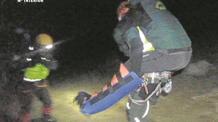 Rescatado un joven tras caerse mientras escalaba sin cuerdas