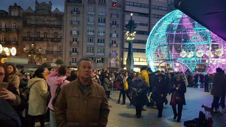 Navidad en Vigo 2018 | Cientos de personas abarrotan las calles iluminadas de Vigo