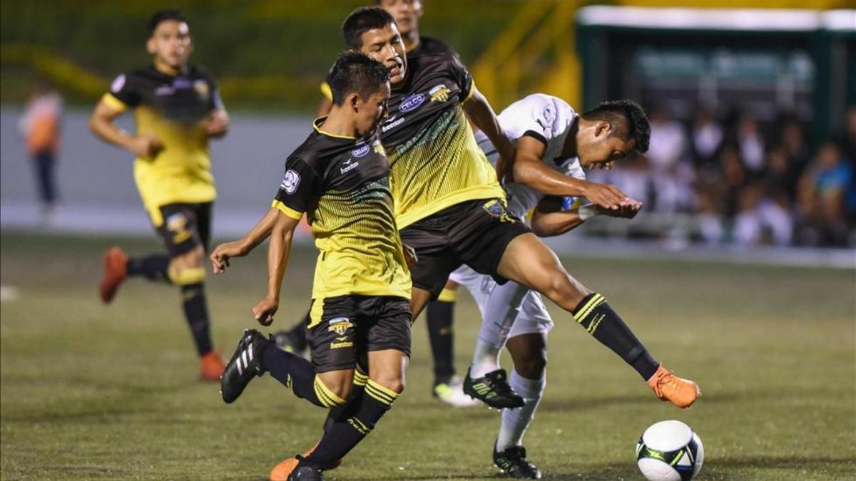 Futbolistas guatemaltecos levantaron el paro