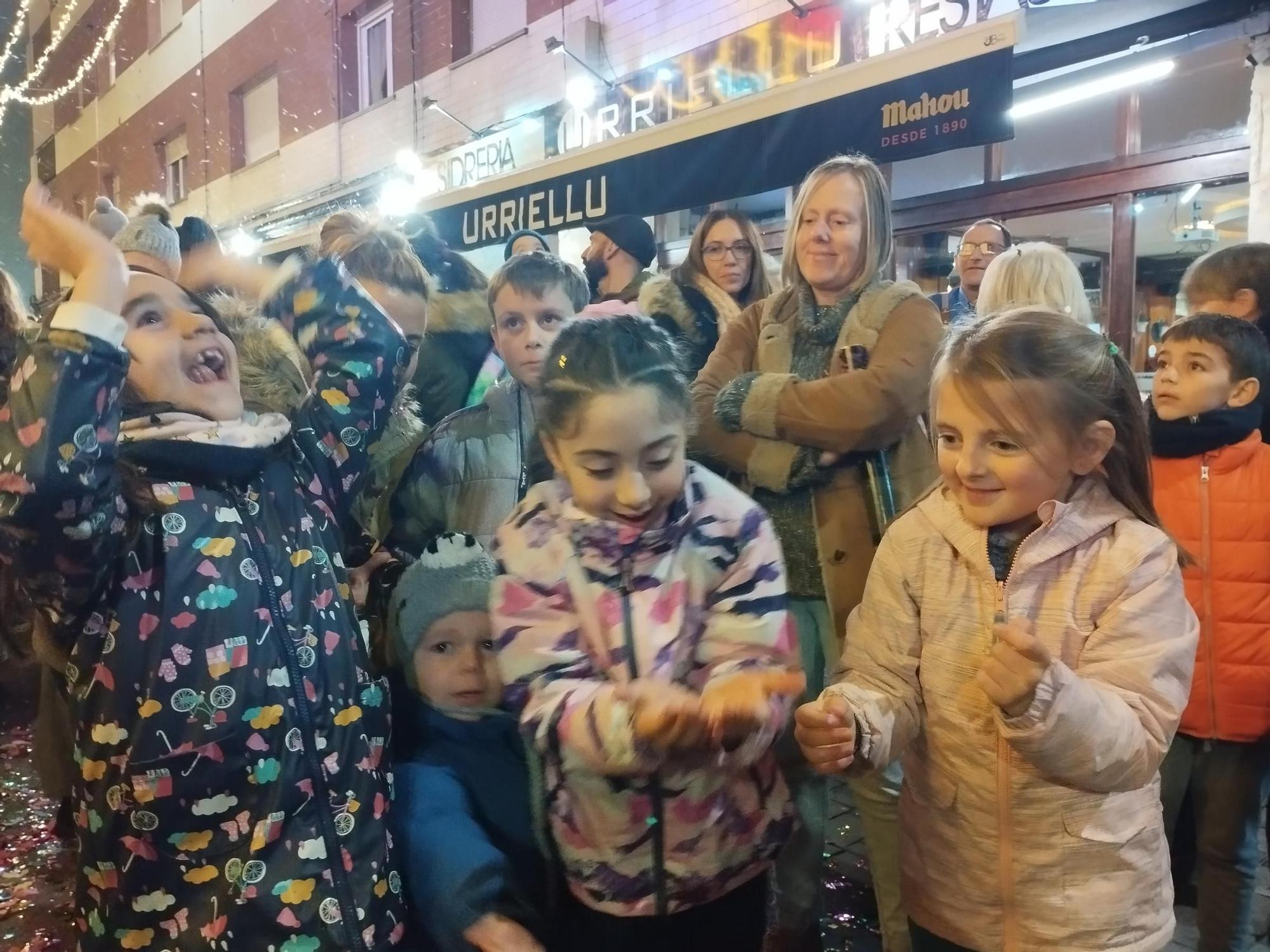 El divertido encendido del alumbrado navideño en Llanera, en imágenes