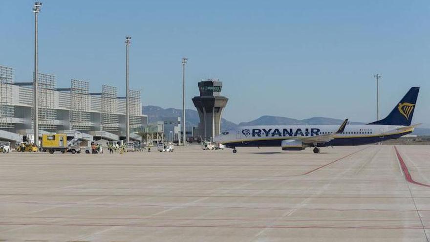 Alarma por el incendio de un avión al aterrizar en el aeropuerto de Corvera