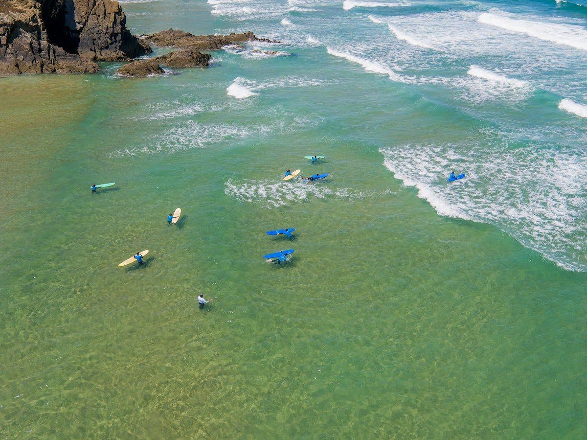 Surfistas en Algarve, Portugal