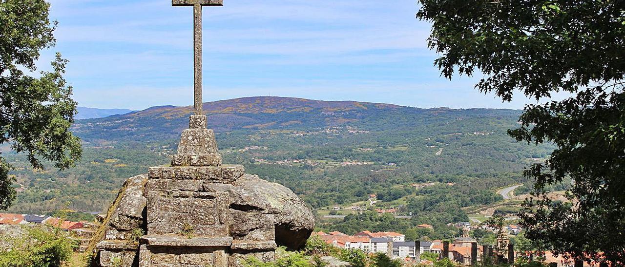 La cruz de los caídos, en Outeiro da Obra, Celanova. |   // FDV