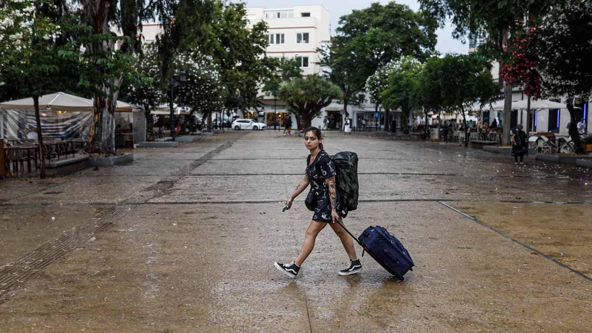 La lluvia torrencial en Formentera provoca más de 15 salidas de los bomberos por inundaciones