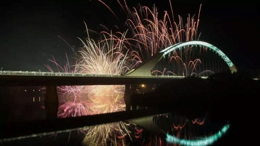 La lluvia trastoca los planes de la festividad de Santa Eulalia en Mérida: los fuegos artificiales y la Pitarra cambian de fecha
