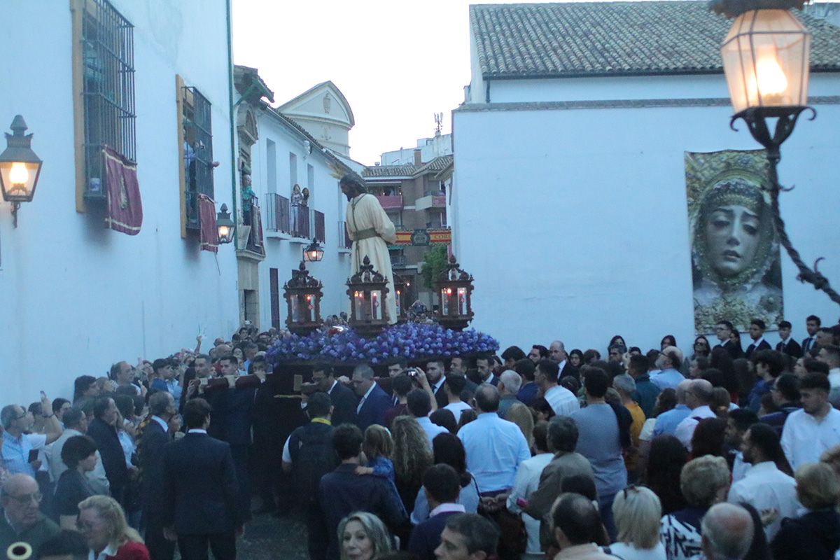 Vía crucis con el Señor de la Sangre, en imágenes