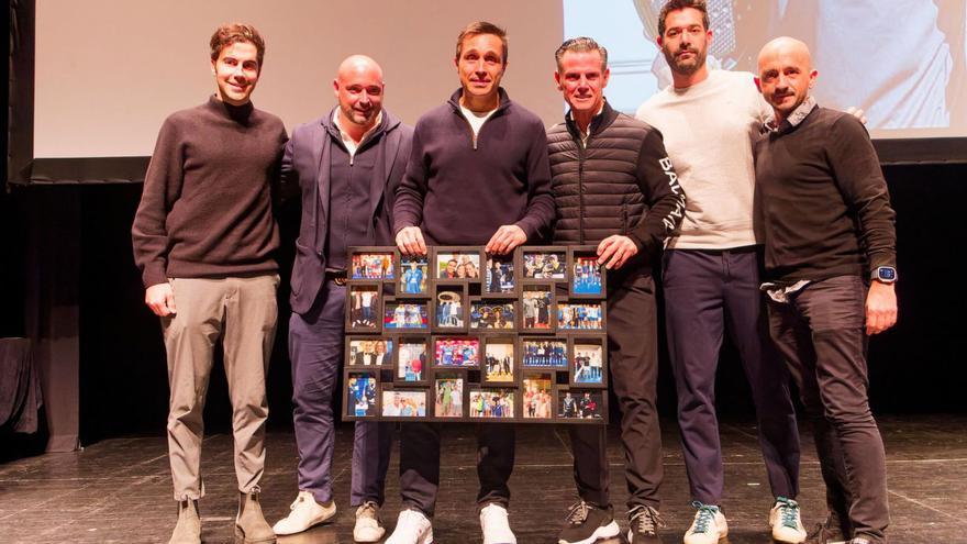 El exnúmero 1 de pádel Fernando Belasteguín (3º izq.) fue uno de los protagonistas en la gala del tenis