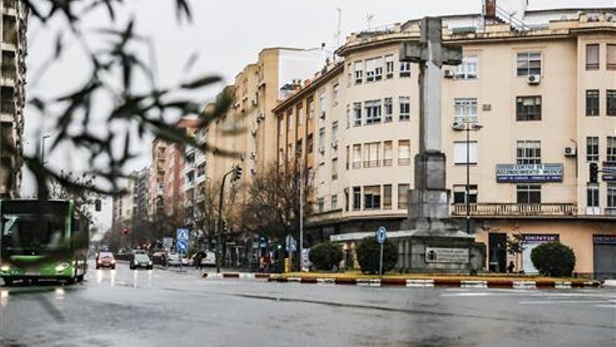 El ayuntamiento mantiene el traslado de la Cruz de los Caídos de la plaza de América