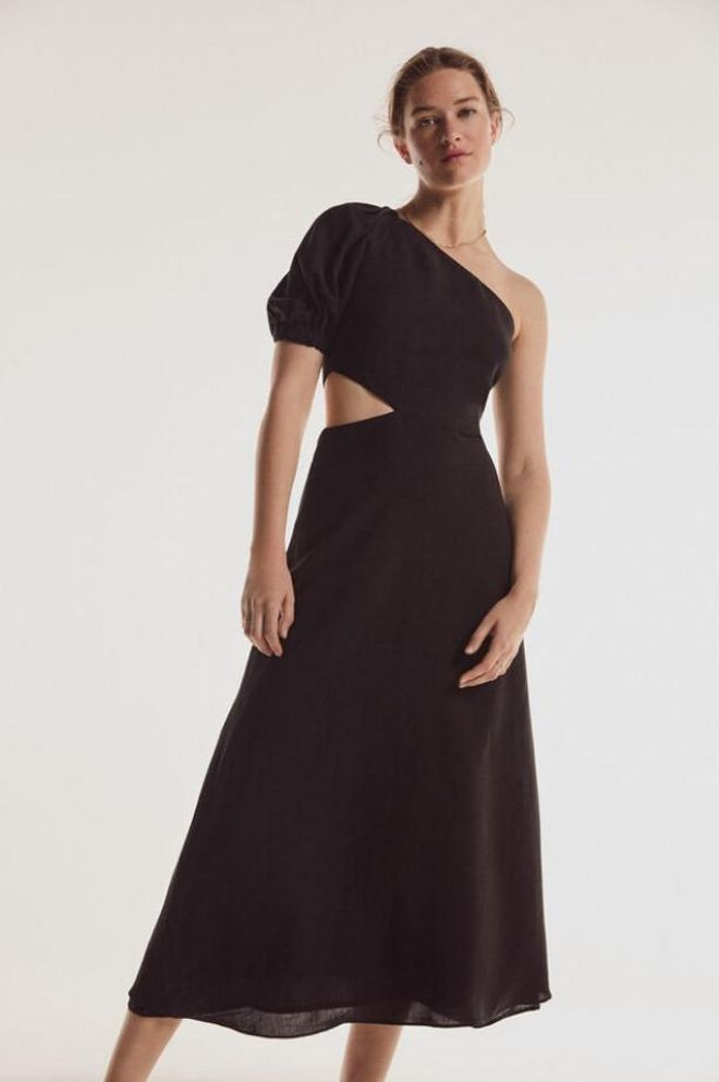 Vestido negro con 'cut-out' y manga abullonada de TFP by Pedro del Hierro