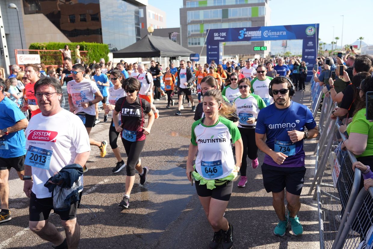 Búscate en las fotos de la Carrera de las Empresas en Castellón