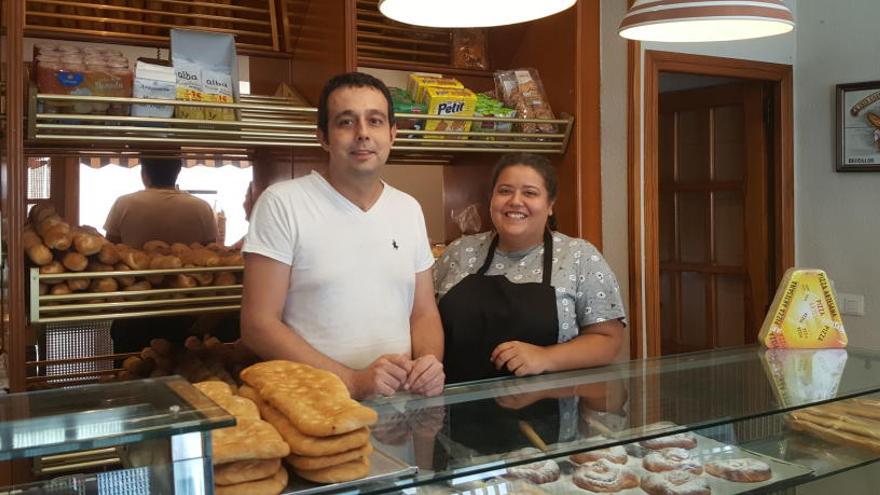 Jordi y Mary han asumido esta semana del histórico Horno de Filiberto de Millares.