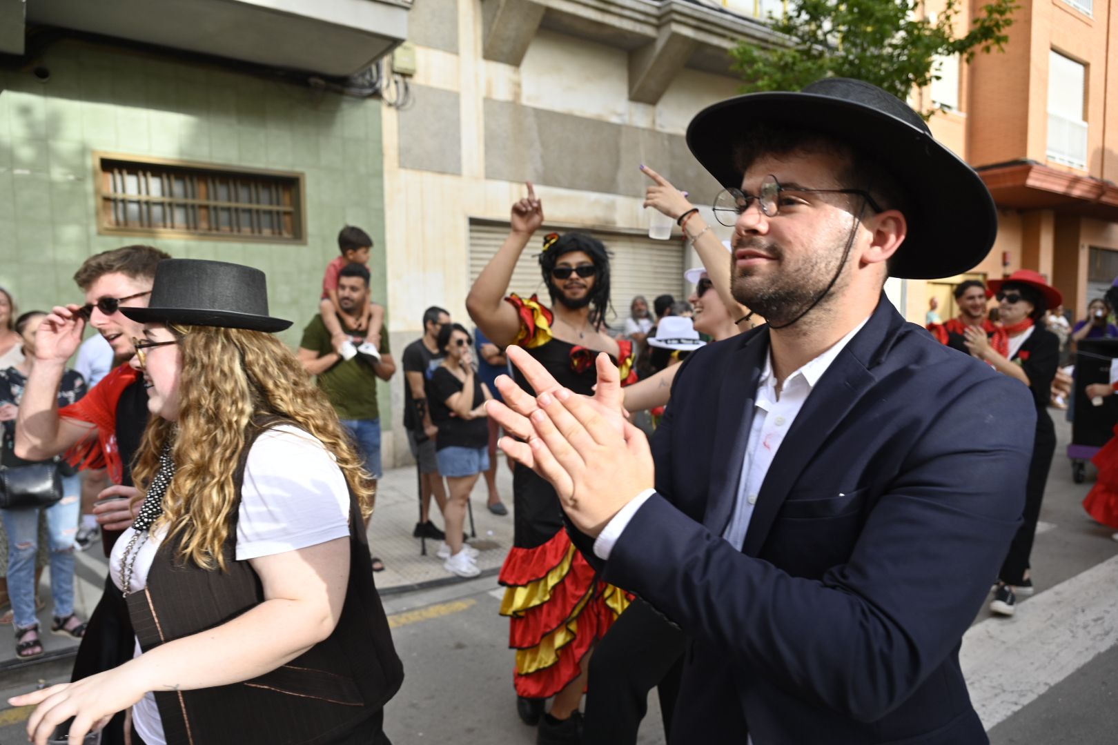 Música, bou y disfraces en Sant Pere
