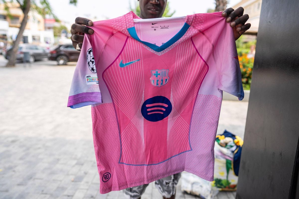 La samarreta rosa fantasma del Barça: no existeix però s’ha convertit en un fenomen viral La samarreta rosa fantasma del Barça: no existeix però s’ha convertit en un fenomen viral