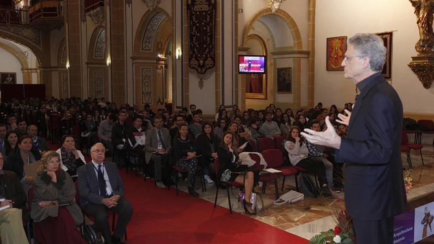 Luis Rojas Marcos durante su intervención.