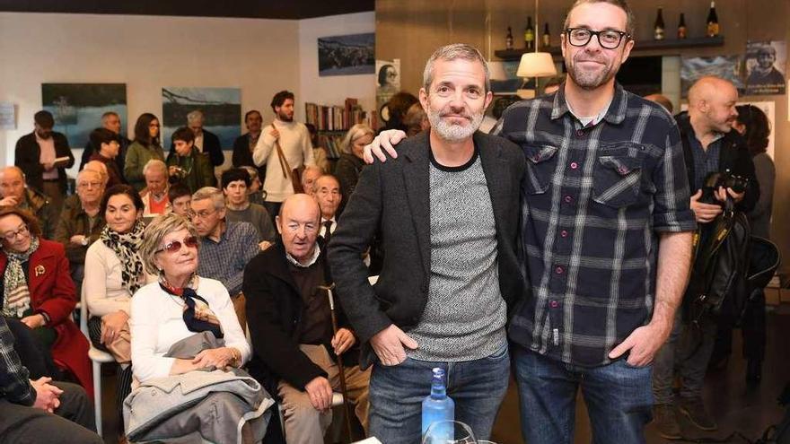 El profesor Javier Pintor y el escritor Fernando Ontañón, en la presentación de su libro, el sábado.