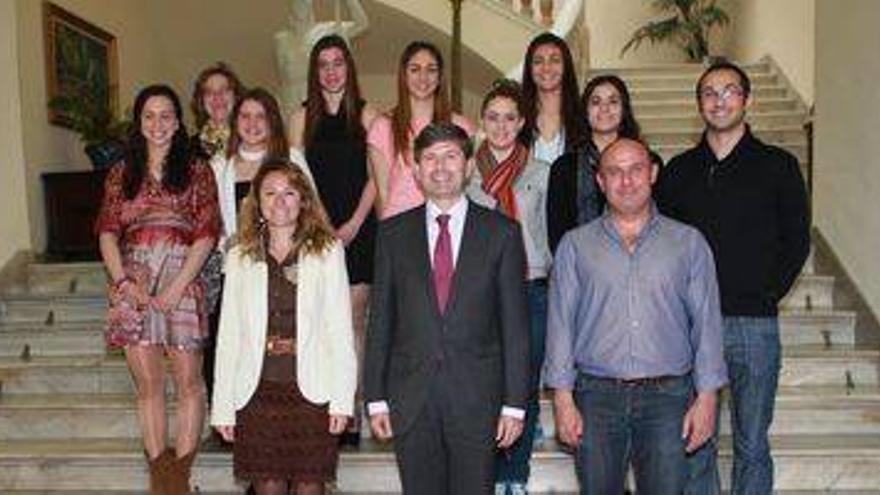 El Alcalde de Castellón recibe el al equipo femenino del Club Natación Castalia Castellón tras su ascenso a Primera División