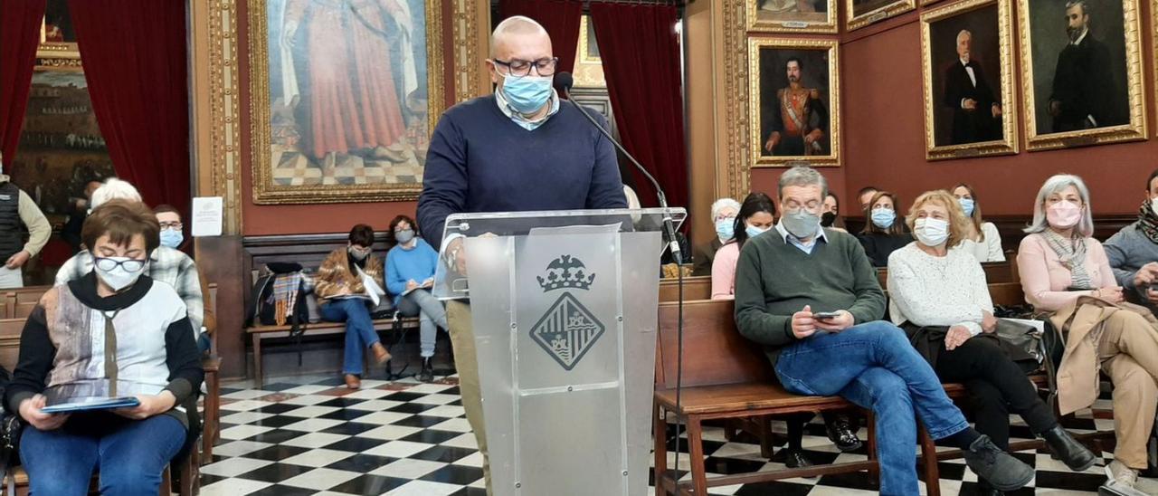 Natanael Faló defendió el mantenimiento de la circulación en la plaza de las Columnas. | J. C.