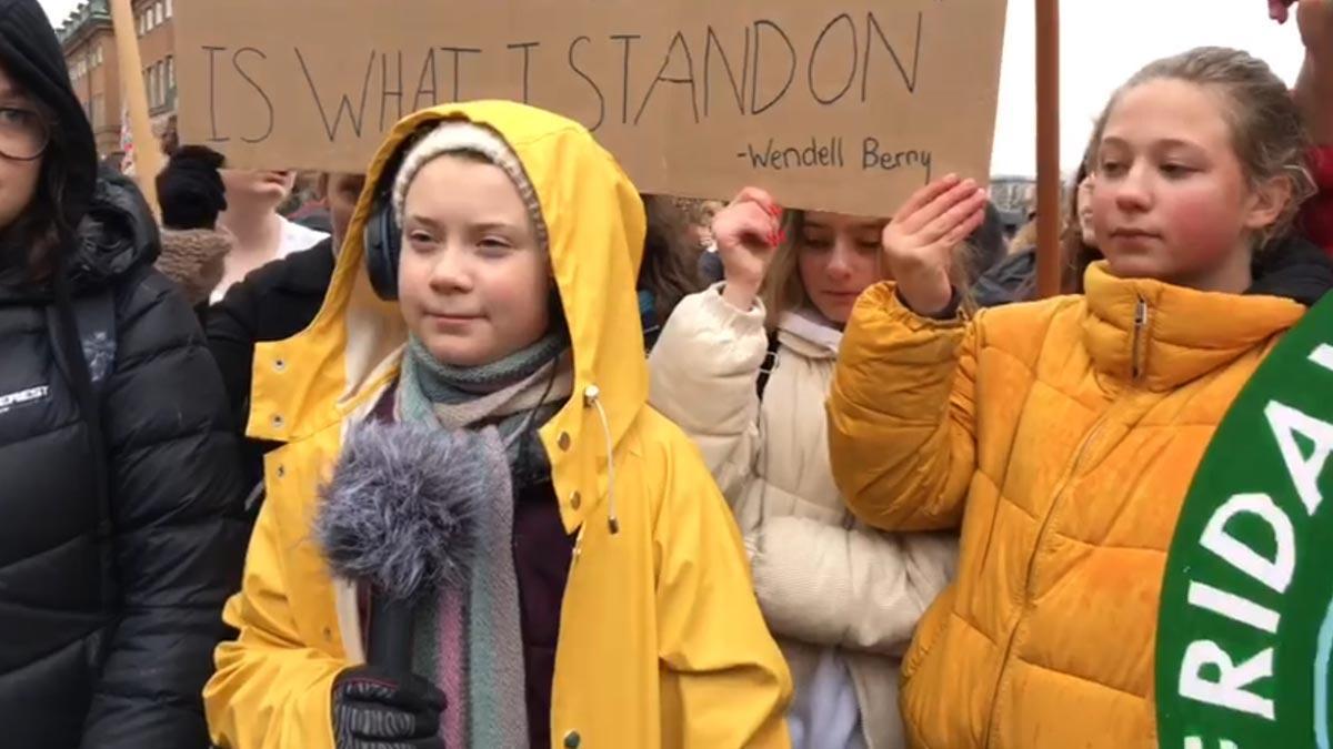 La joven activista Greta Thunberg en las protestas contra el cambio climático en Estocolmo