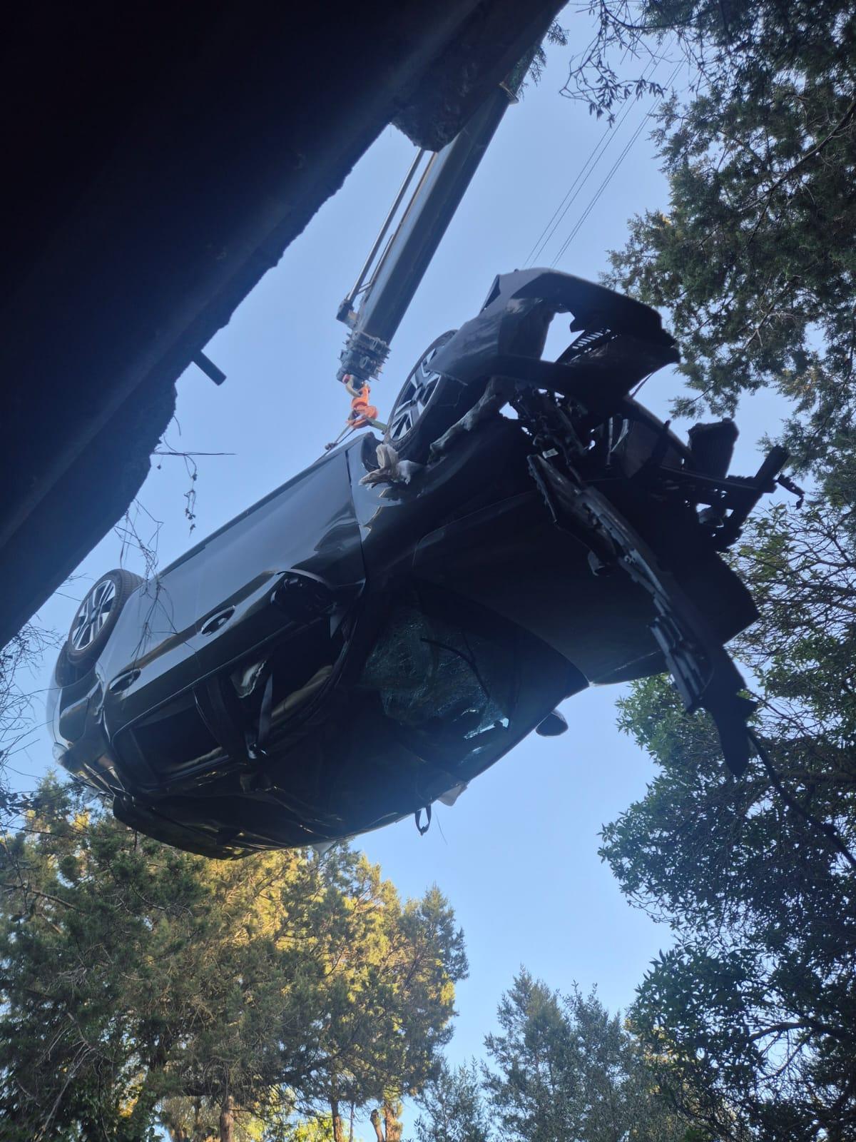 Un coche se sale de la vía en la carretera de Comte en Ibiza
