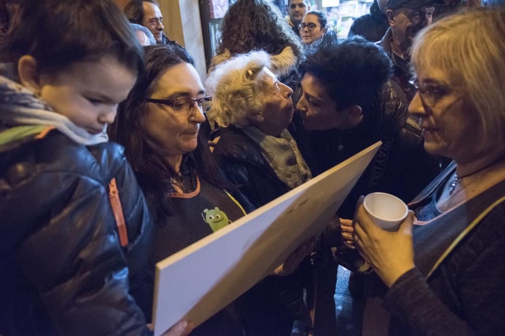 Festa sorpresa per homenatjar una comerciant que ha fet història a Manresa