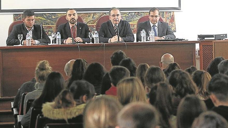 Derecho acoge la primera Feria del Debate Universitario de la UCO