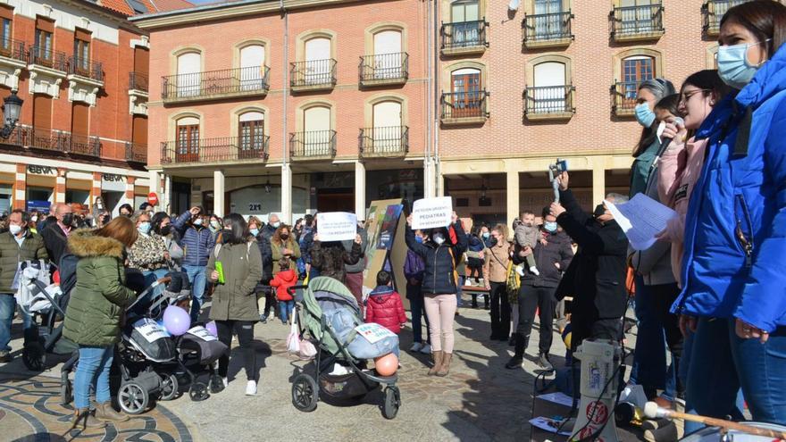 La comarca se une a la recogida de firmas por más pediatras en Benavente