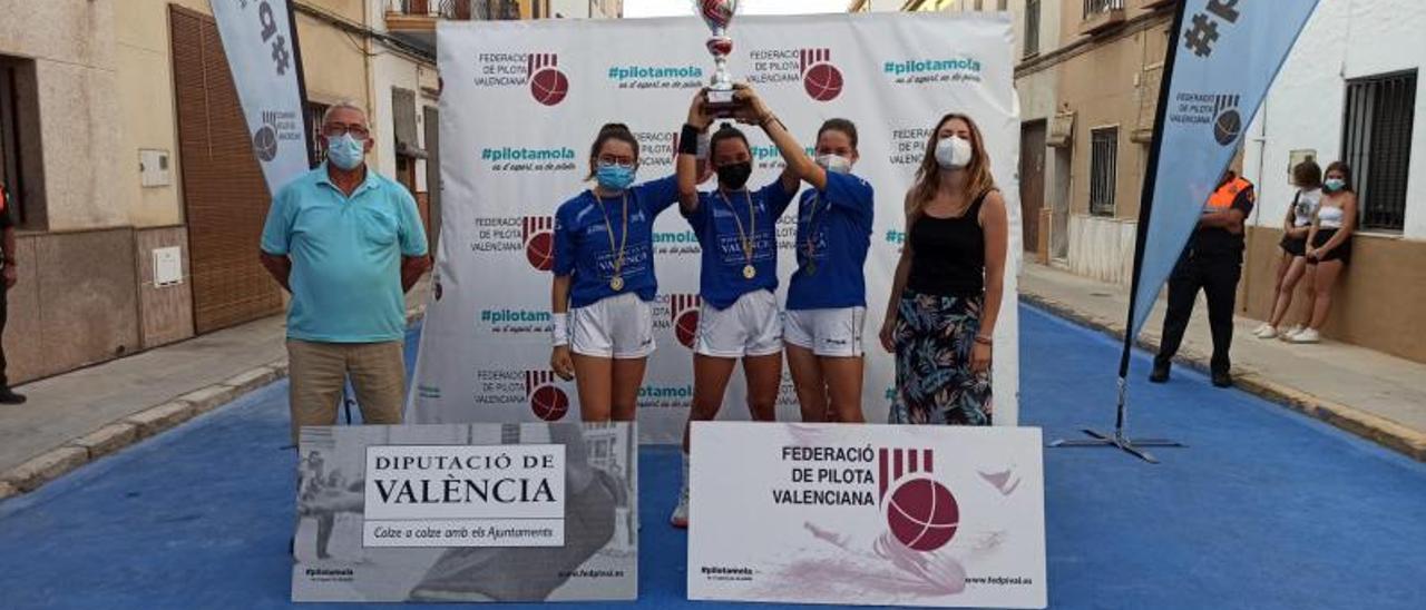 Las féminas de l’Alqueria i Xeraco suben de categoría como campeonas autonómicas de raspall