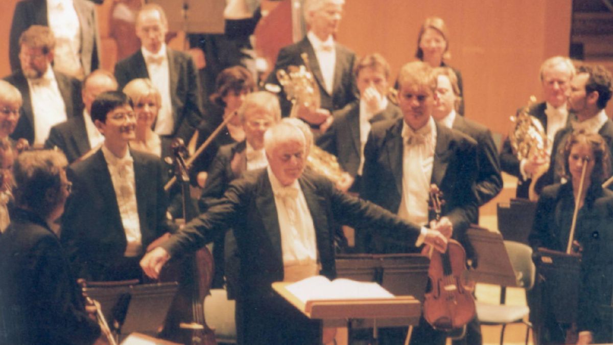 Carlos Kleiber al frente de la Symphonieorchester des Bayerischen Rundfunks en el Palau de la Música en 1999.